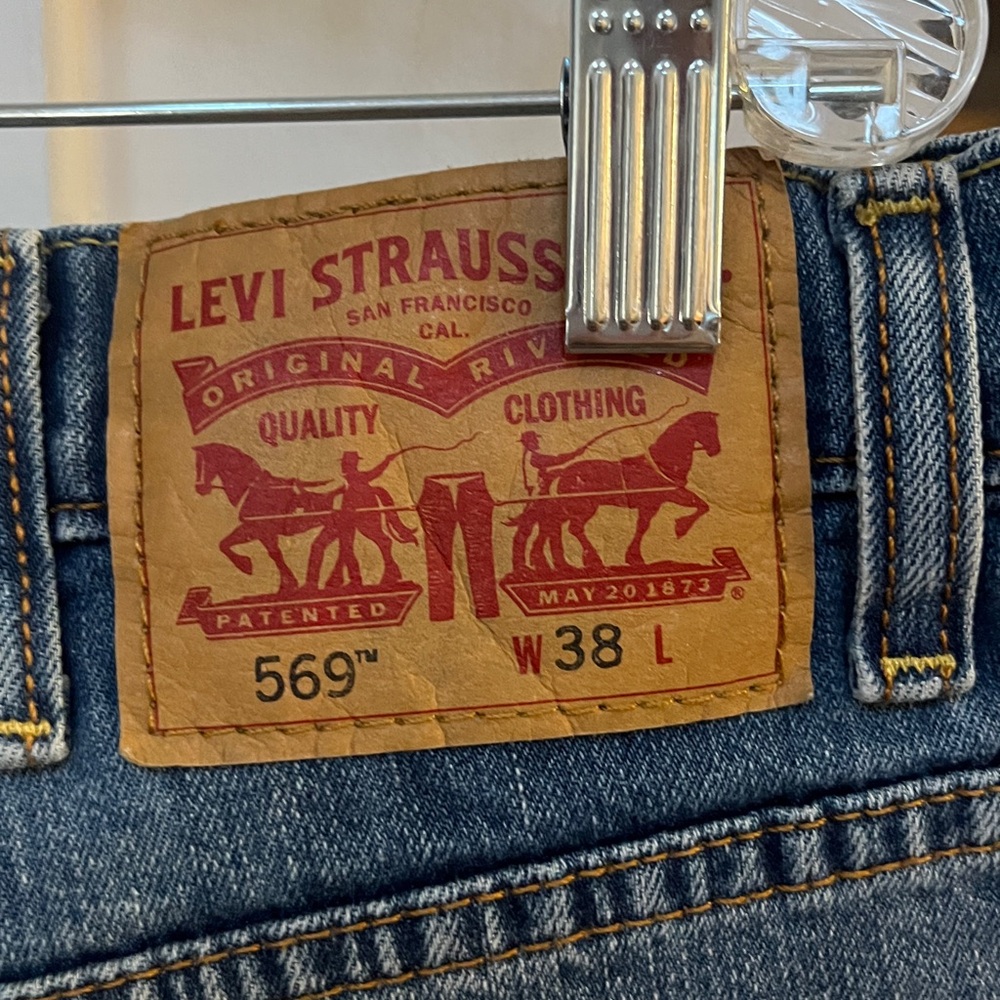 Levi’s 569 denim jean shorts Size 38 - Picture 5 of 7